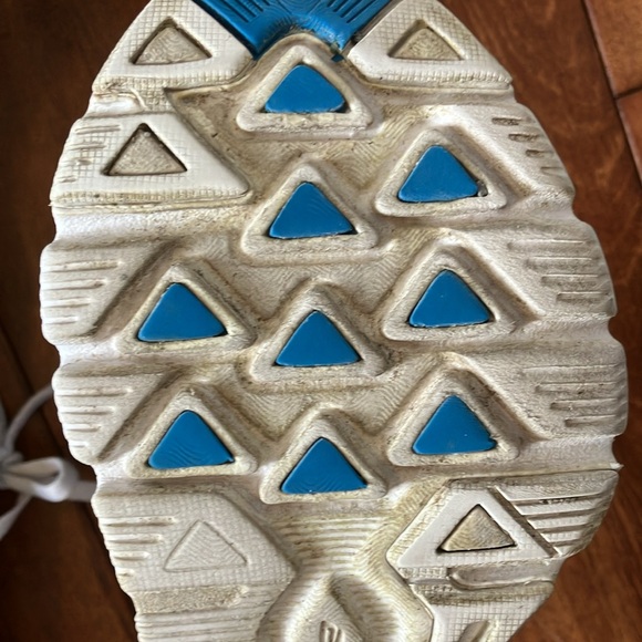 Saucony Running shoes. - Picture 5 of 8